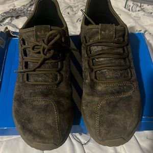 Woman’s 6.5 adidas